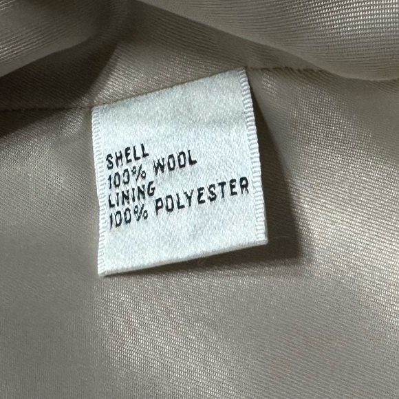 Talbots blazer size 10 petite 100% wool - Picture 2 of 3